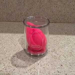 Beautyblender Vibrant Pink Blending Sponge